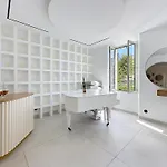 Villa Modern 5-bedroom With Swimming Pool In *