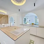Villa Modern 5-bedroom With Swimming Pool In