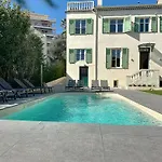 Modern 5-bedroom With Swimming Pool In *
