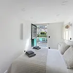Modern 5-bedroom With Swimming Pool In Cannes