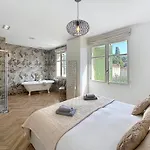 Modern 5-bedroom With Swimming Pool In Villa Cannes