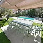 Villa Modern 5-bedroom With Swimming Pool In