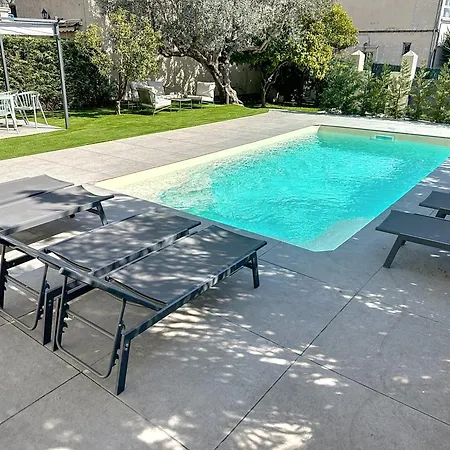 Modern 5-bedroom With Swimming Pool In فيلة