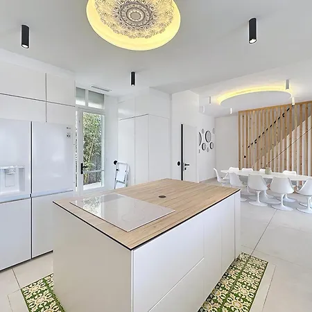 Modern 5-bedroom With Swimming Pool In فيلة *