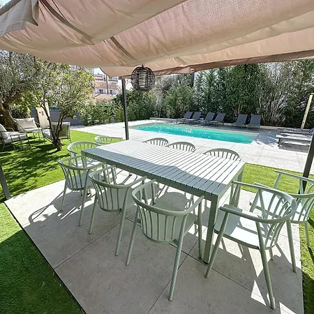 فيلة Modern 5-bedroom With Swimming Pool In