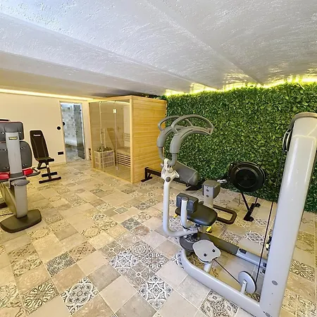 Modern 5-bedroom With Swimming Pool In * كان