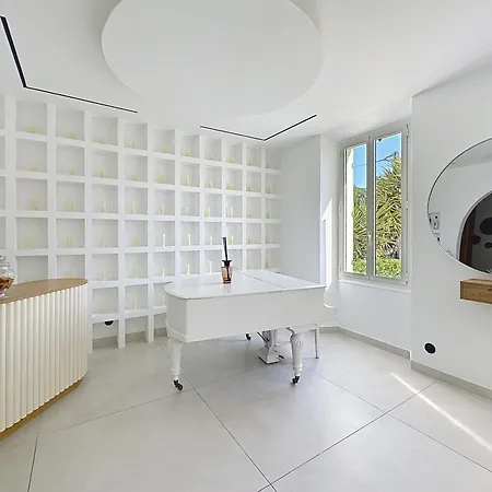 Modern 5-bedroom With Swimming Pool In * Канны