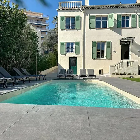Modern 5-bedroom With Swimming Pool In *