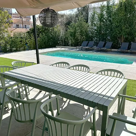 Вилла Modern 5-bedroom With Swimming Pool In Канны