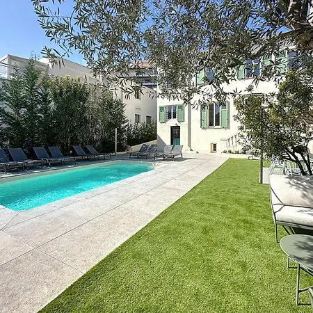 Modern 5-bedroom With Swimming Pool In Villa Cannes