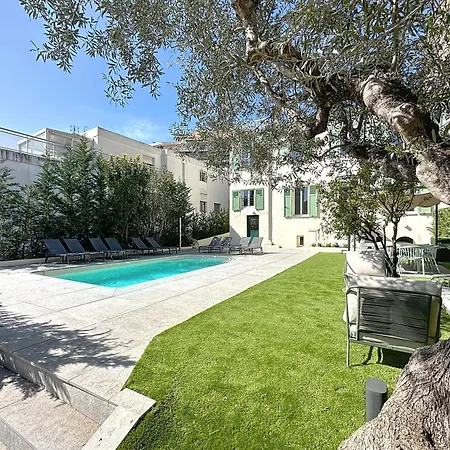 Вилла Modern 5-bedroom With Swimming Pool In *
