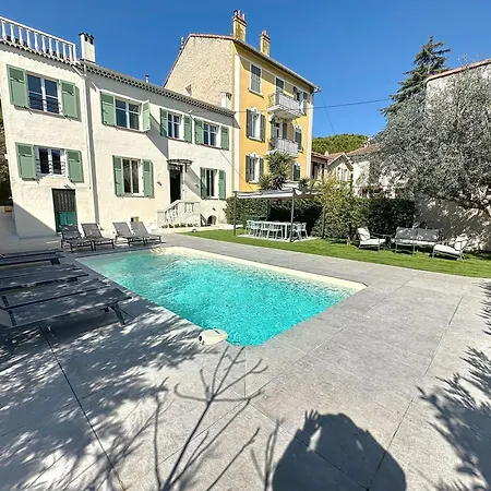Вилла Modern 5-bedroom With Swimming Pool In