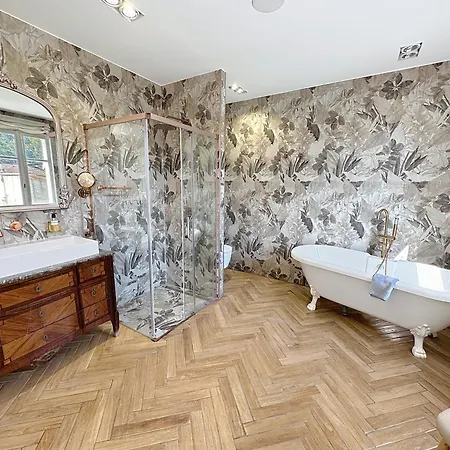 Modern 5-bedroom With Swimming Pool In Villa Cannes