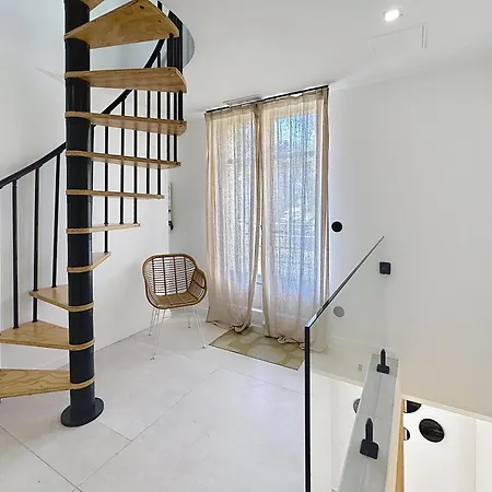 Modern 5-bedroom With Swimming Pool In Villa Cannes