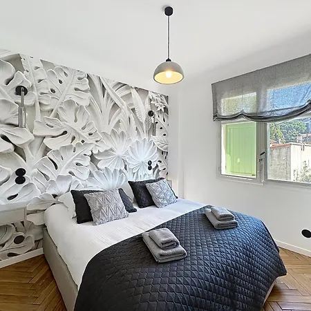 Modern 5-bedroom With Swimming Pool In Villa *