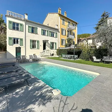 Modern 5-bedroom With Swimming Pool In *