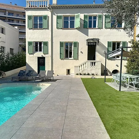 Modern 5-bedroom With Swimming Pool In Вилла *