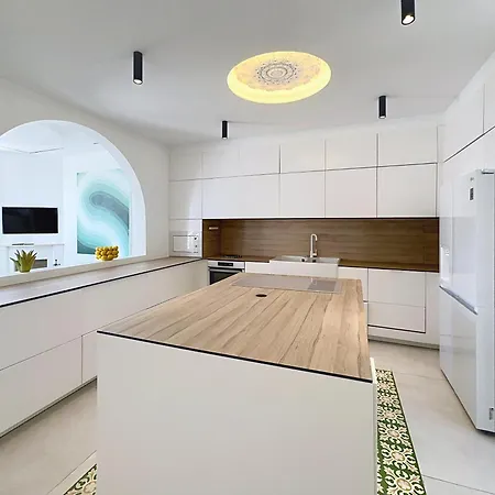 Modern 5-bedroom With Swimming Pool In Cannes